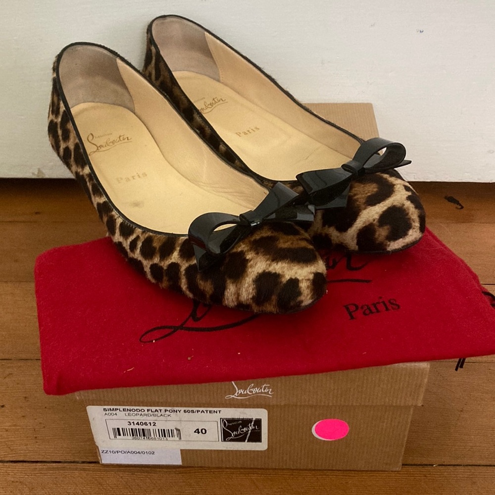 Louboutin Women's Simplenodo Flat  Pony 50S/Patent leopard/black size 40